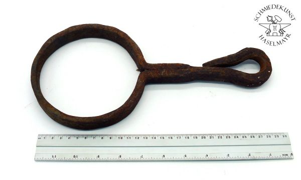 Eisenring 147x8 mm mit Öse feuerverschweißt Nr. 17